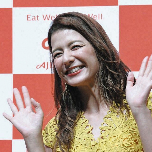 大学生スザンヌが華やか”祝宴ドレス”姿公開「素敵な素敵な結婚式に しあわせいーっぱい溢れてたっ」(中日スポーツ)