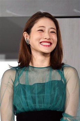 石原さとみの“転身”お見事「アンナチュラル」　１８年の社会派冬ドラマ（夕刊フジ）