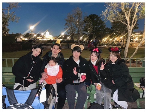 つちやかおり、美男美女な子どもたちと顔出しショット　孫娘とのTDLに感激「孫と来れるなんて」「それこそ夢のよう」(ねとらぼ)