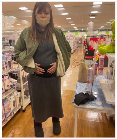 第1子妊娠の凛、安定期に入りぽっこりおなかを公開　北斗＆健介夫婦と安産祈願で3ショット(ねとらぼ)