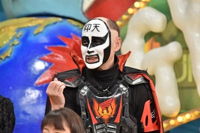 パラパラマンガで再注目、芸人を辞めそうだった鉄拳の「振り子」誕生秘話（お笑いナタリー）