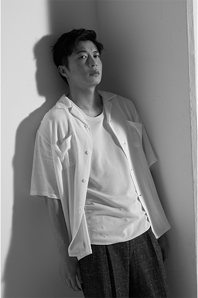 俳優・田中圭が3年ぶりに出演した栗山民也の演出作の舞台を語る「一人の人間としての舞台にできればいいなと思って臨みました」(HOMINIS（ホミニス）)