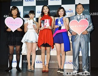 小峠が美脚披露　女装は元カノをイメージ？「時を経て寄せないでしょ」（東スポWeb）
