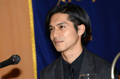 錦戸亮が流暢な英語で「羊の木」アピール、演技の“先生”はジェイク・ギレンホール（映画ナタリー）