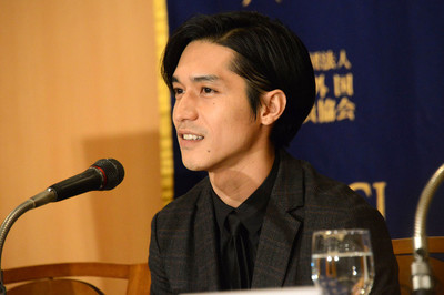 「羊の木」錦戸亮が英語で映画をアピール「死ぬほど緊張しました」（コミックナタリー）