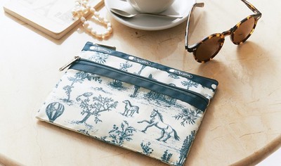 〈レスポ限定ポーチが付録に〉シックで上品なフランスの伝統柄で。レスポートサック春の新柄ポーチがLEE4月号付録に〈詳細画像あり〉(集英社オンライン)