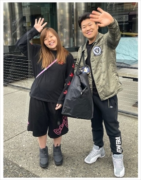 北斗晶、長男夫婦のカナダ移住を見届けた“笑顔のお別れ”ショット　「2人なら大丈夫」「助けが必要なら飛んでいく」(ねとらぼ)