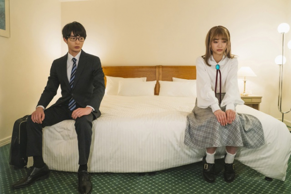 妖しく美しい見上愛“日下部日和”に翻弄される青木柚“市松海路”のアンモラルな恋に初回からトリコに＜往生際の意味を知れ！＞(WEBザテレビジョン)