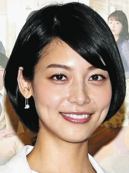 相武紗季、花束を手に連ドラ「クランクアップ」報告　「熱気のある現場で参加できて幸せでした！」(中日スポーツ)