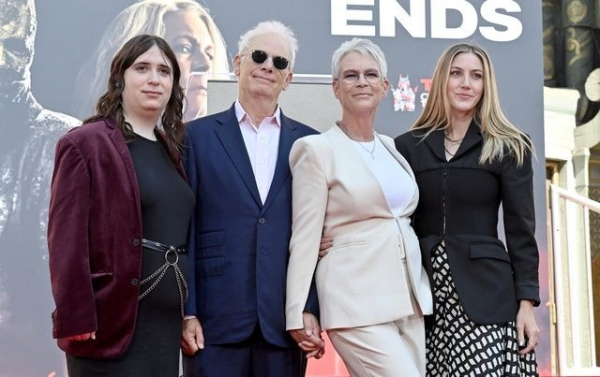 アカデミー助演女優賞を受賞したジェイミー・リー・カーティス、オスカー像を「They/ Them」と紹介(ELLE DIGITAL)