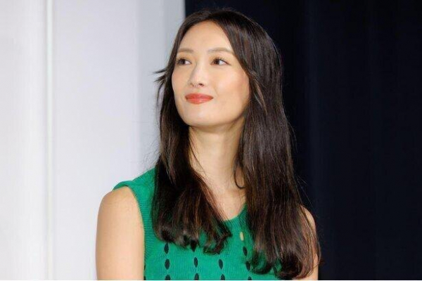 菜々緒＆山本舞香、天井裏からひょこっと顔を出し「この角度でこの美貌はさすが」と絶賛の声＜忍者に結婚は難しい＞(WEBザテレビジョン)