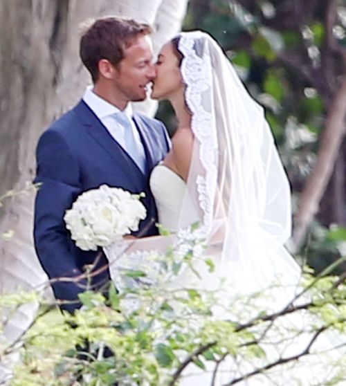 離婚で失速…道端ジェシカ「資産114億Ｆ１レーサーと熱烈キス」豪華結婚式での純白ウェディング姿(FRIDAY)