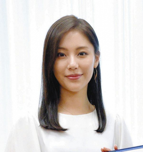 女優の水沢エレナが一般男性との結婚を発表「とても幸せ」(中日スポーツ)