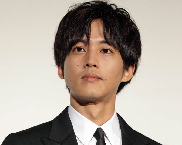 松坂桃李ピカ一の“ポンコツ”男 戸田恵梨香と結婚後も地で行くダサさに無限の可能性(日刊ゲンダイDIGITAL)