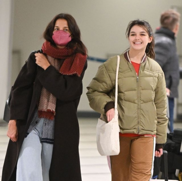 ケイティ・ホームズの愛娘スリが大学進学に向けて準備中　トム・クルーズとは没交渉(ELLE DIGITAL)