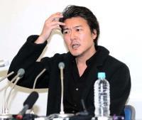 豊原功補「３年前から小泉と交際している」も離婚は否定（スポーツ報知）