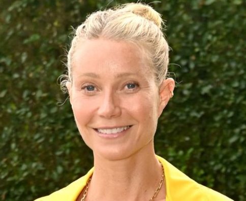 50歳セレブ女優、誕生日に“金ピカヌード”を披露も…食生活が「病的」と炎上(女子SPA！)