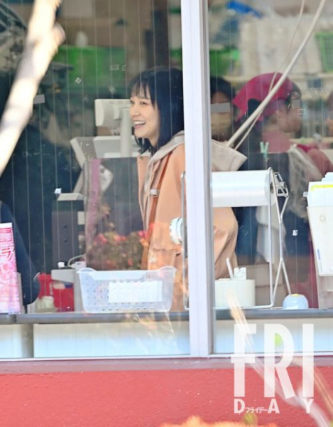 奈緒 清純派から脱皮して”セックスレス人妻”を演じる新境地ドラマの早朝ロケを発見！(FRIDAY)