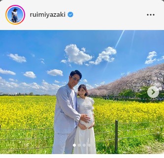 第２子妊娠中の宮崎瑠依、夫の元DeNA荒波翔氏ら一家集合のマタニティフォトを公開(日刊スポーツ)