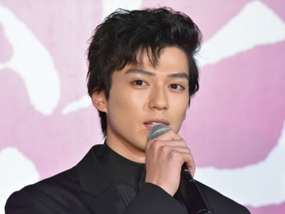 新田真剣佑、山崎賢人をお姫様抱っこ「二人とも王子様」 新たな展開にファン興奮？（クランクイン！）