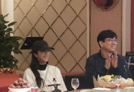 タン・ウェイ&キム・テヨン夫妻、娘サマーちゃんの祖父の誕生日パーティーに仲良く出席(朝鮮日報日本語版)