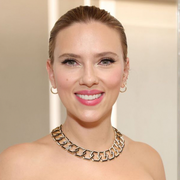 スカーレット・ヨハンソンが「SNSアカウント」を持たない理由を明かす(Harper’s BAZAAR(ハーパーズ バザー))