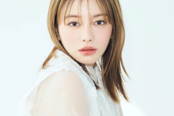 【山本舞香さん】「はじめまして」なシーンでも最強! 大人の【純欲メイク】に挑戦(MAQUIA ONLINE)