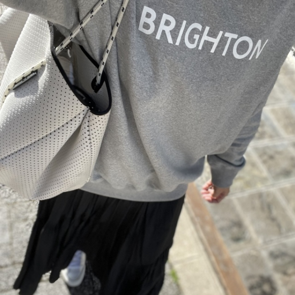 オーバーサイズのスウェットが今どき。40代カジュアルに映える!(Marisol)