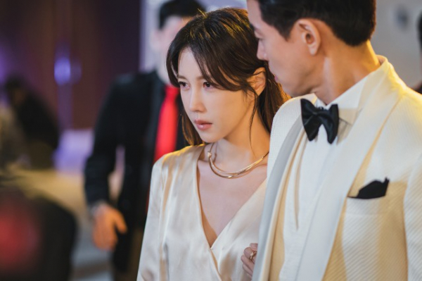 “美人セレブ妻”に狂気の愛を見せた夫…20年前からの“運命”明らかに<パンドラ 偽りの楽園>(WEBザテレビジョン)