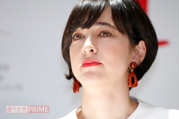 滝川クリステル「自転車で顔に大ケガ」に浮上する“陰謀論” 悲痛のコメント集まる背景に“小泉純一郎の存在“(週刊女性PRIME)