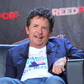 『バック・トゥ・ザ・フューチャー』マイケル・J・フォックス、ドキュメンタリーで「パーキンソン病」の最初の兆候を振り返る(Harper’s BAZAAR(ハーパーズ バザー))