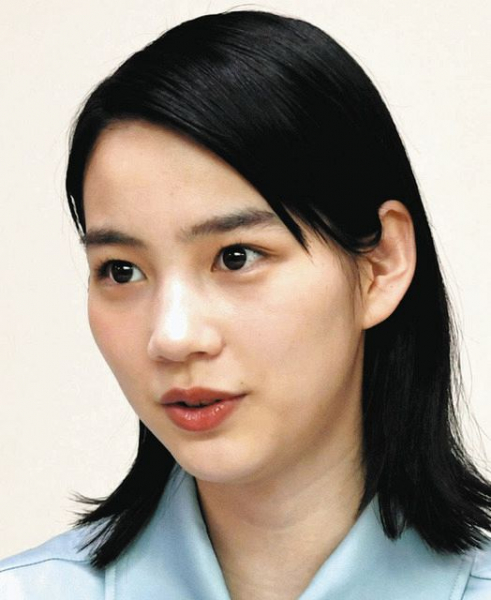 のん「髪切った」サラサラヘアと春コーデ披露 『スリットがセクシー』チラっと見える美脚に歓声(中日スポーツ)