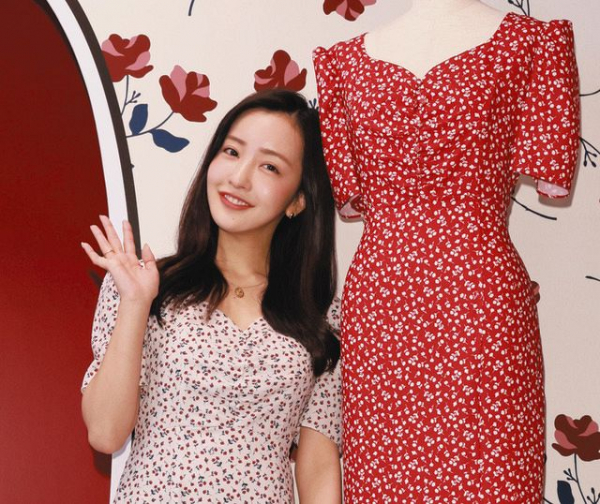 板野友美、夫・高橋奎二投手のお気に入りはハート柄ワンピース！？「『これが一番いい』と言っていました」(中日スポーツ)