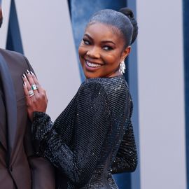 米女優ガブリエル・ユニオン、「面積少なめ」ビーチスタイルで引き締まったウエストとヒップを披露!(Harper’s BAZAAR(ハーパーズ バザー))