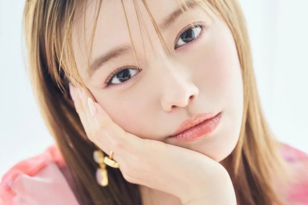 【山本舞香さん】くすみピンクとふんわりチークで魅せる、大人の「甜妹メイク」に挑戦(MAQUIA　ONLINE)