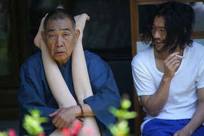 美脚美女に踏まれ、蹴られ…谷崎作品が描く“フェチ”の奥深き欲求（dmenu映画）