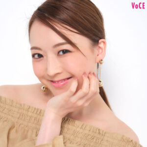 元花組娘役スター【華雅りりか】愛用ファンデーション&アイシャドウ披露！(VOCE)