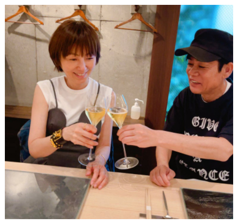 「子どもが生まれてから初めてかも」　渡辺満里奈＆名倉潤、結婚18周年に2人で記念日ディナーへ　グラス合わせ「オレといてくれてありがとう」(ねとらぼ)