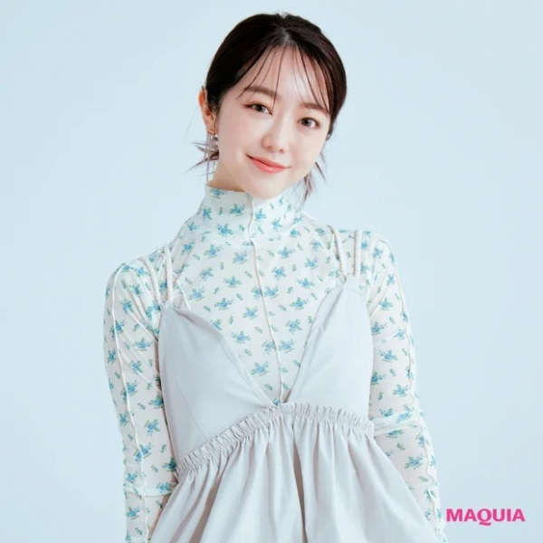 【小嶋陽菜＆峯岸みなみ】どんな時でも自分らしくいるために愛用している香りコスメは？(MAQUIA　ONLINE)