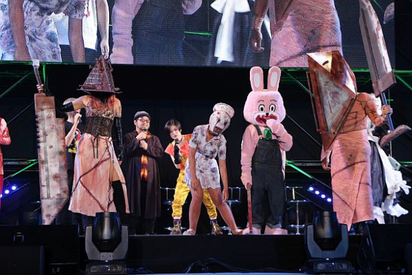 「大阪“怖”コン」で“人気ホラーキャラベスト10”を発表！ホラーコスプレイヤーが恐怖のランウェイを闊歩(MOVIE WALKER PRESS)