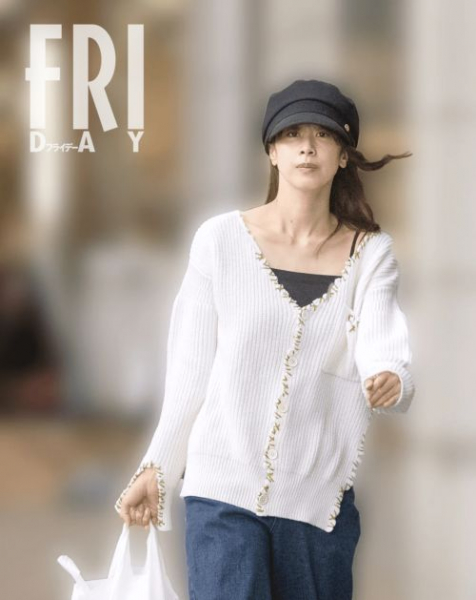 事をセーブして主婦業に専念…加藤綾子 激安スーパー社長夫人でも「買い物は高級スーパー」発見撮(FRIDAY)