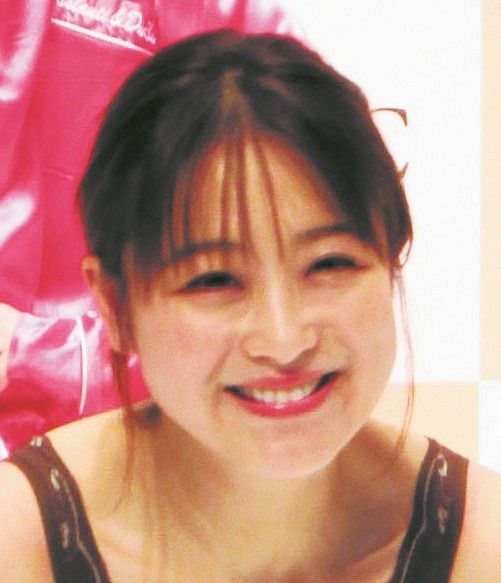 『色気あるわぁ』鈴木奈々 濃厚メイクをインスタ投稿「目力が凄い」(中日スポーツ)