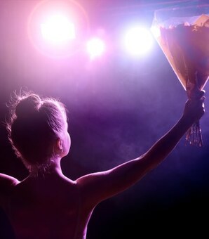 中国に失望して「台湾独立」を口にしたこともあった?…「大財閥の御曹司との婚約よりも歌を選んだ」「死因には不審な点も」《本物の歌姫》テレサ・テンの生涯(現代ビジネス)