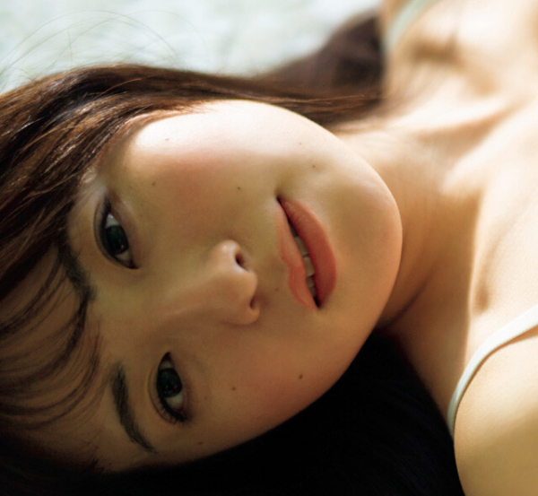 美容学生がいきなりグラビアに!?　超大型ルーキー・西野夢菜が週刊プレイボーイに水着で初登場！！(週プレNEWS)