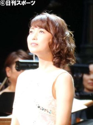 新妻聖子が妊娠生報告「夏に生まれる予定です」（日刊スポーツ）