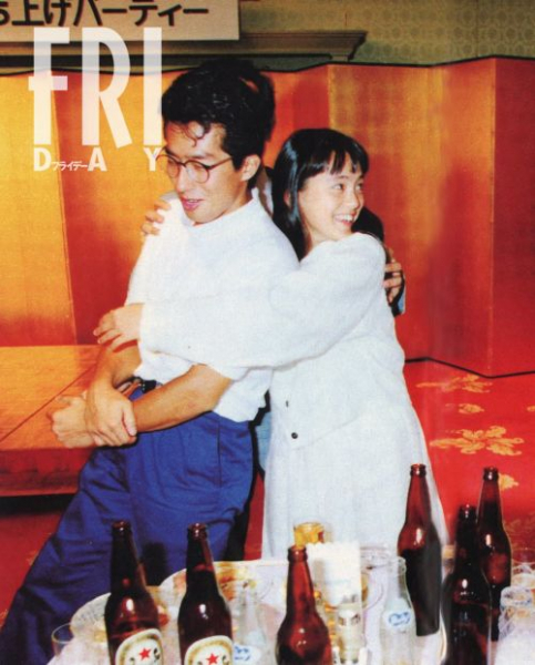 真田広之に熱烈ハグ、年収５億の夫と愛車デート…牧瀬里穂「朝ドラ４年ぶり出演」魅力増す素顔写真(FRIDAY)