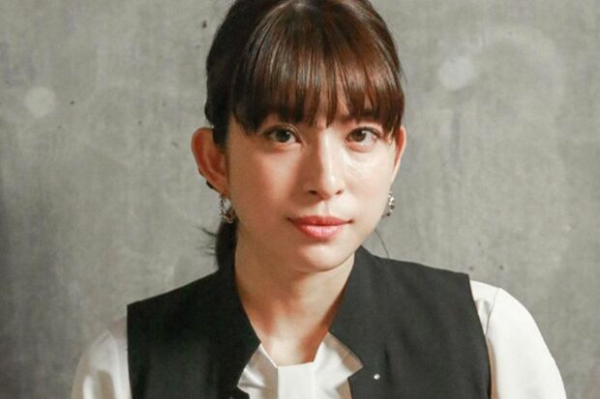 「明らかにほっそり」上原多香子の近影に衝撃走る、仕事に“指名制度”導入で多忙すぎる日々が影響か(週刊女性PRIME)