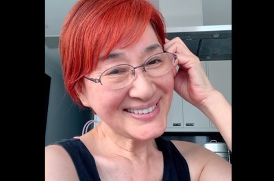 松居一代が明かす“ブログ誤爆”事件の真相。「私は基本、室内では裸族です」「今はブロードウェイを目指してがんばってます!」(集英社オンライン)