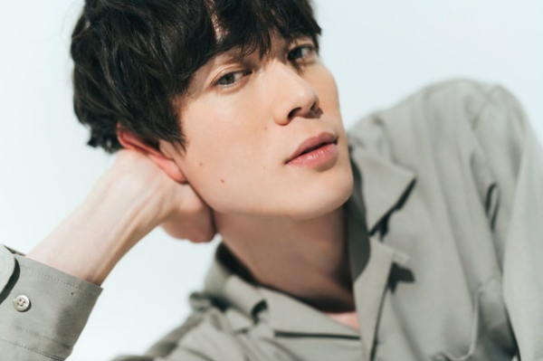 【宮沢氷魚さんインタビュー】透き通る美肌の秘訣は、毎朝飲む1杯の青汁(MAQUIA　ONLINE)