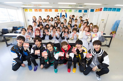 超特急、手作りカツサンドで受験生にエール！専門学校サプライズ訪問に校内熱狂（音楽ナタリー）